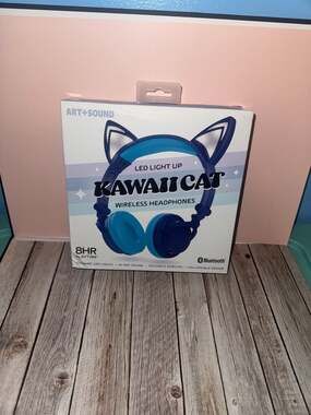 Art + Sound Kawaii Cat Wireless Headphones
